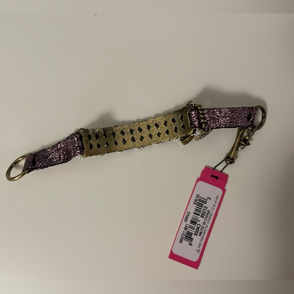 RARE *Authentic* NWT Betsey Johnson Daisy Grunge Toggle Cuff Bracelet - Picture 4 of 4